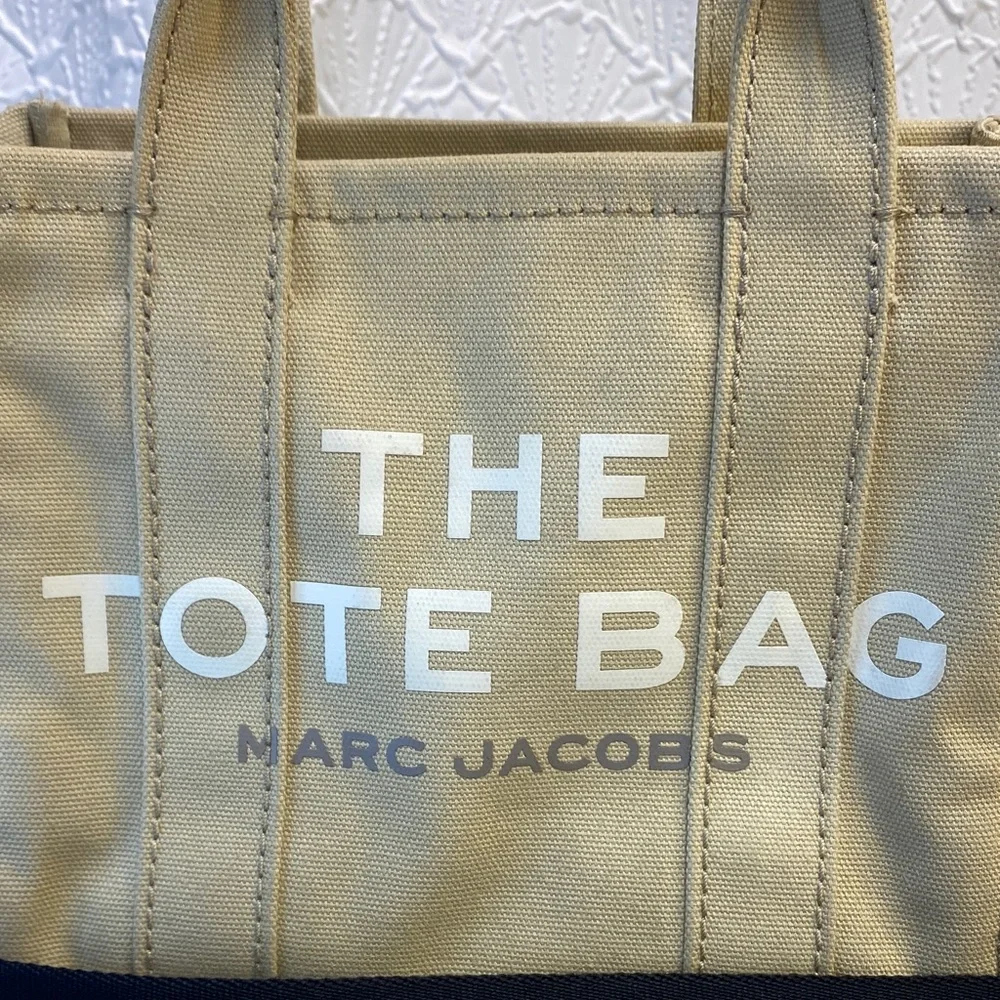 Marc Jacobs The Tote‎ Bag Cream Tan w/Black adjustable removable Crossbody Strap - Picture 2 of 16